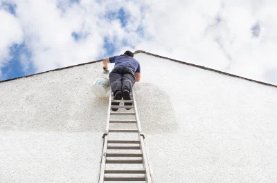 Peinture extérieure à Névian — façades et ravalement